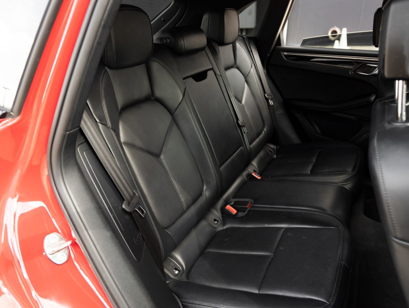 Certified 2024 Porsche Macan image 37