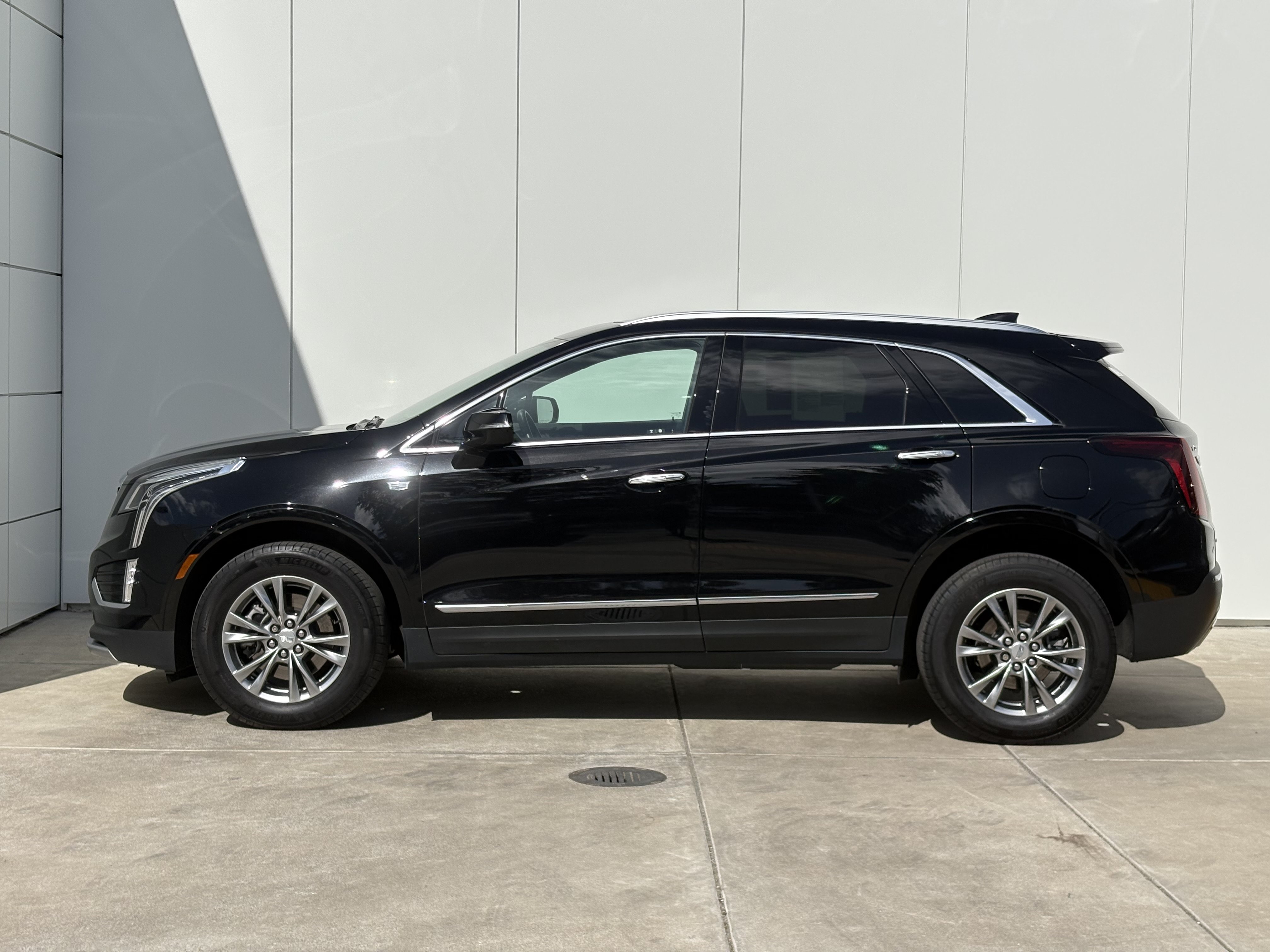 Certified 2023 Cadillac XT5 Premium Luxury AWD/4WD image 4
