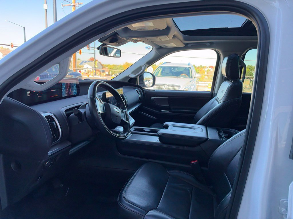 Used 2025 Ford Expedition Max Platinum AWD/4WD image 9
