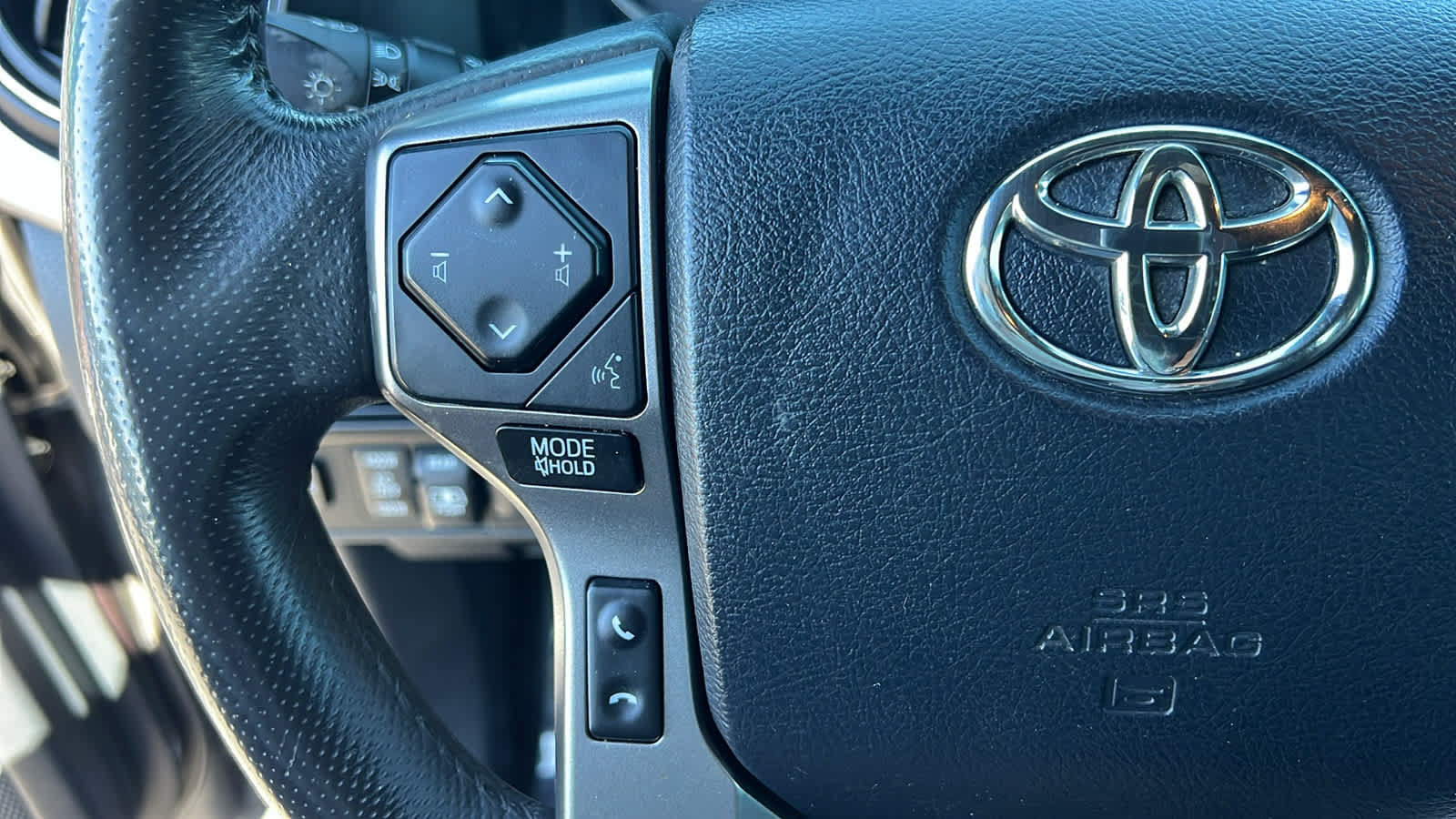 Used 2017 Toyota Tacoma Limited w/ Tow Package AWD/4WD image 19