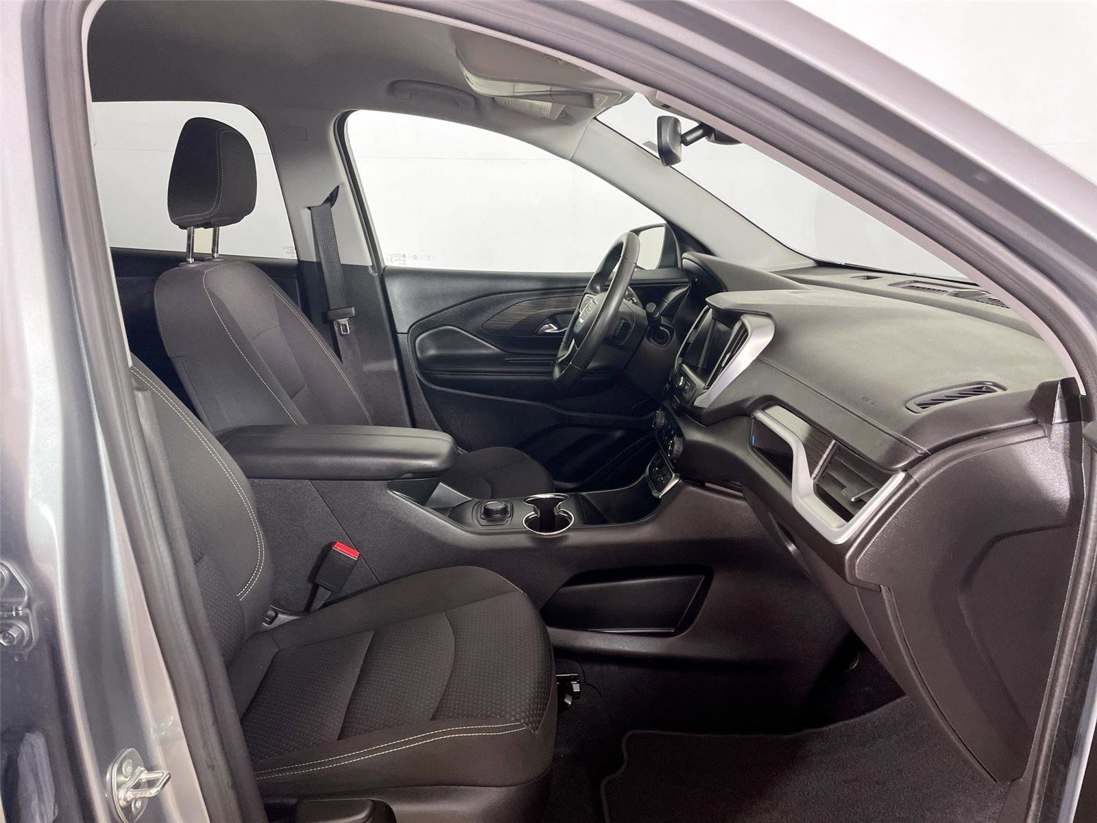 Used 2024 GMC Terrain SLE AWD/4WD image 25