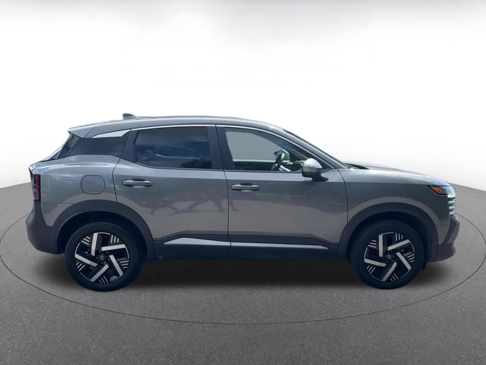 Used 2025 Nissan Kicks SV FWD image 16