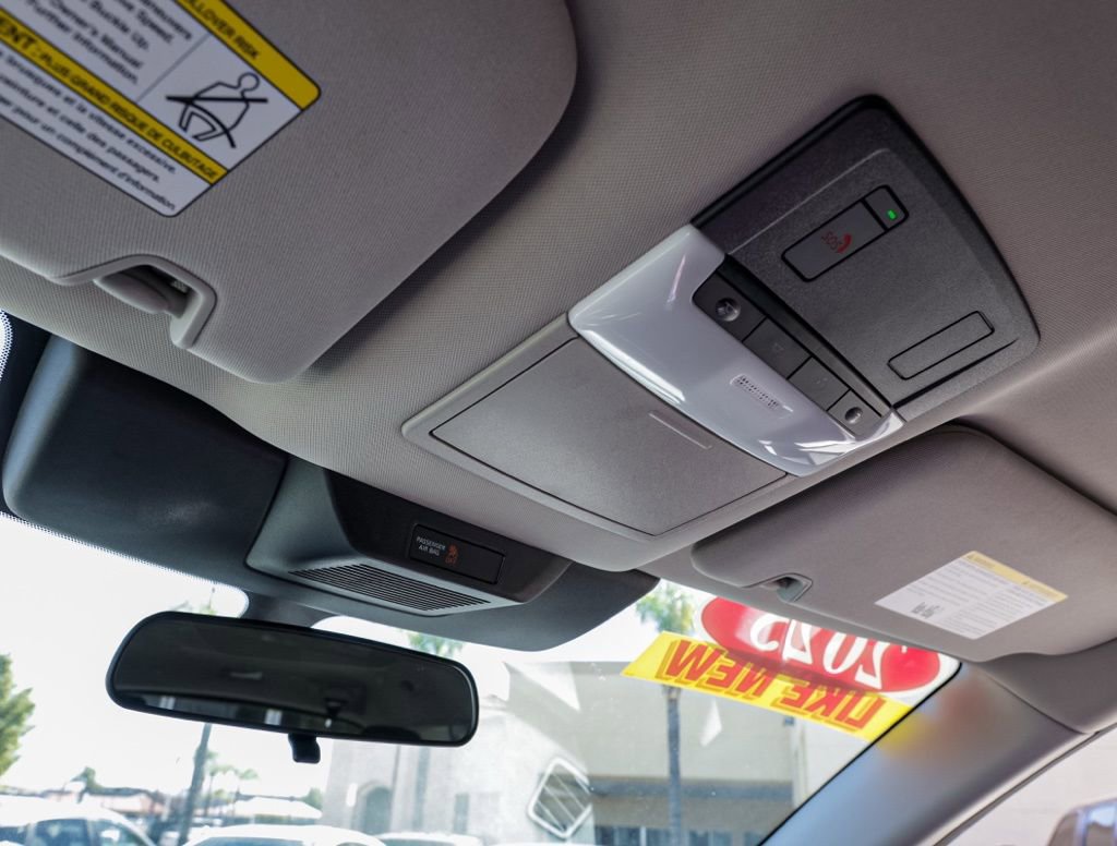 Used 2025 Nissan Pathfinder SV image 31