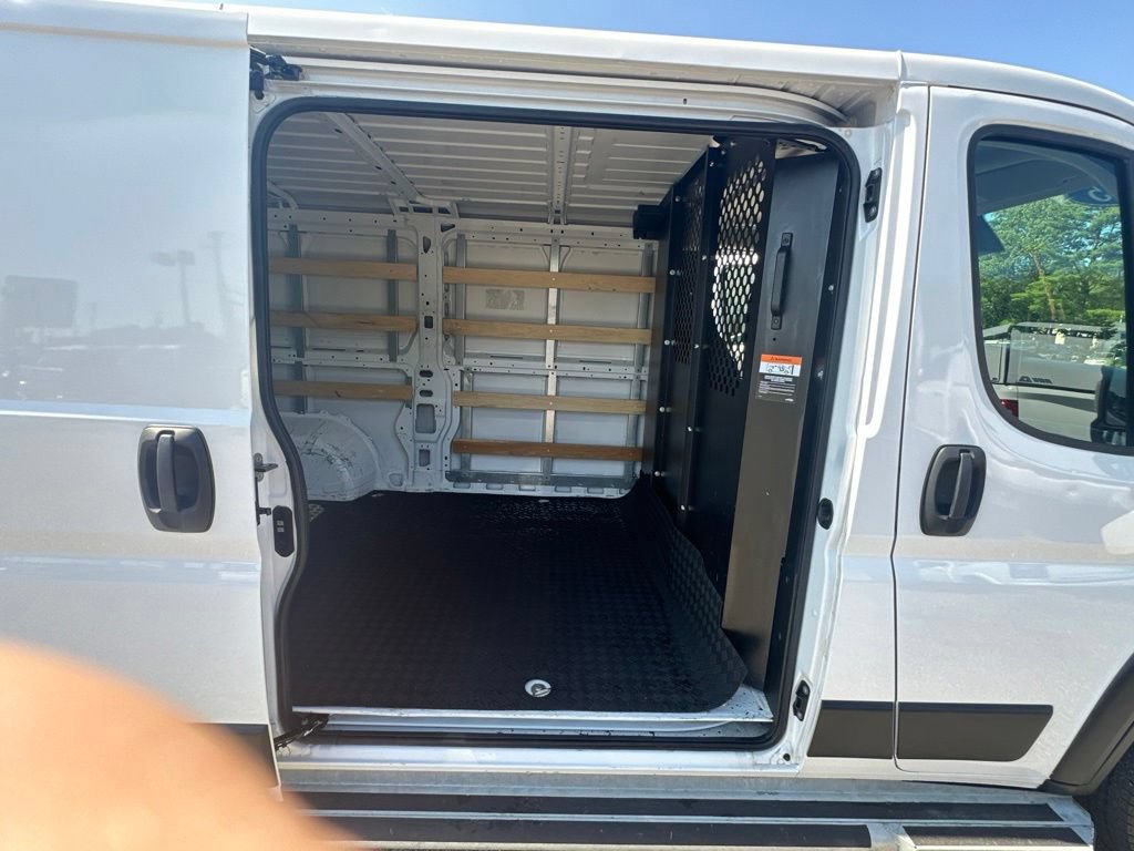 Used 2025 RAM ProMaster 2500 w/ U-Haul Equipment Group FWD image 30