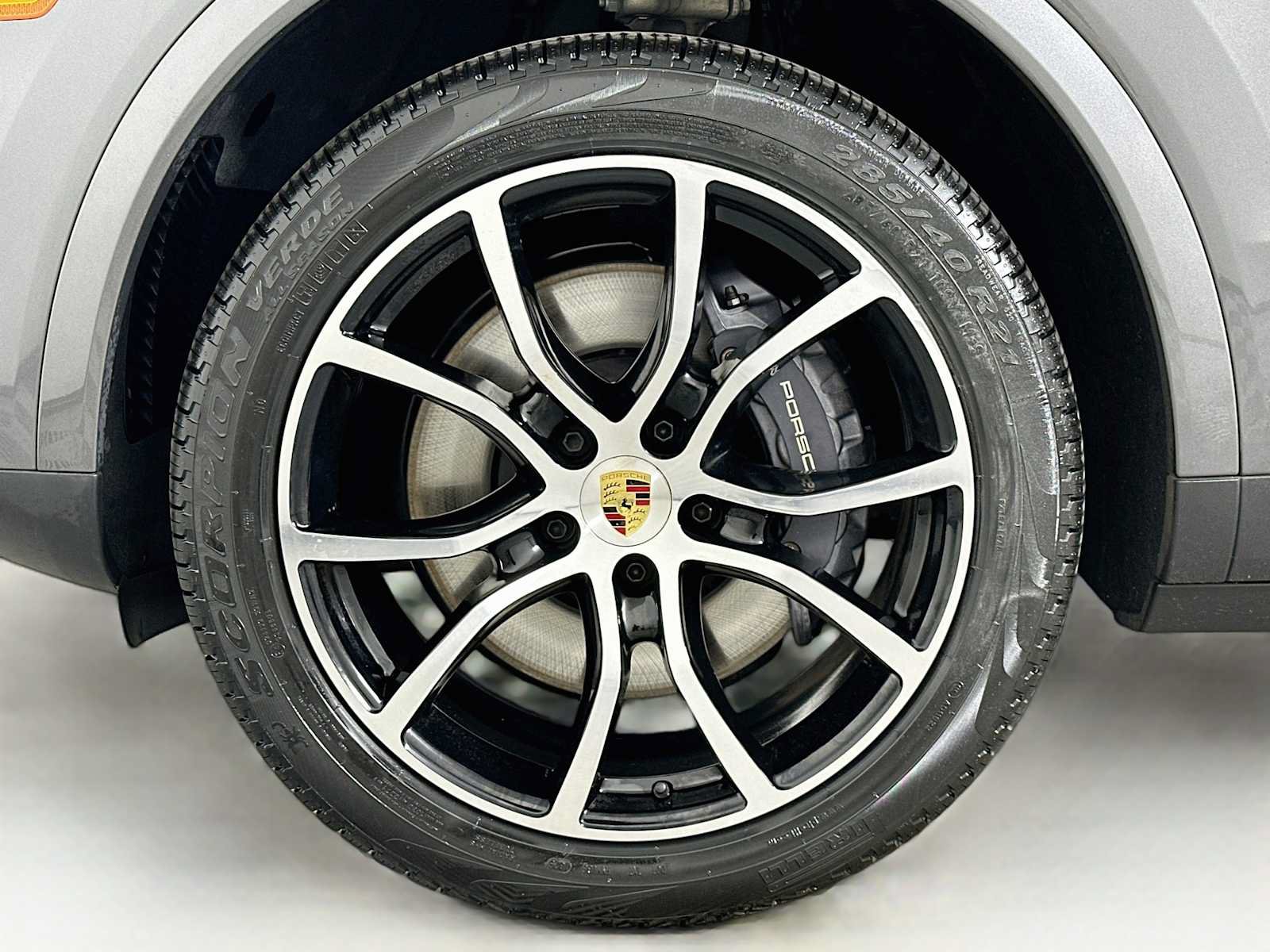 Certified 2023 Porsche Cayenne AWD/4WD image 32