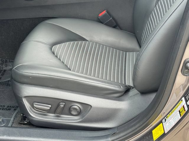Used 2023 Toyota Camry SE FWD image 12