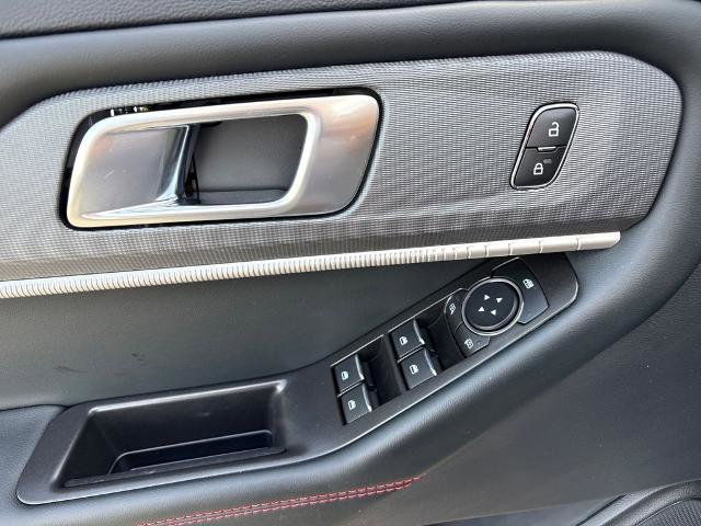 Certified 2025 Ford Explorer ST-Line image 15