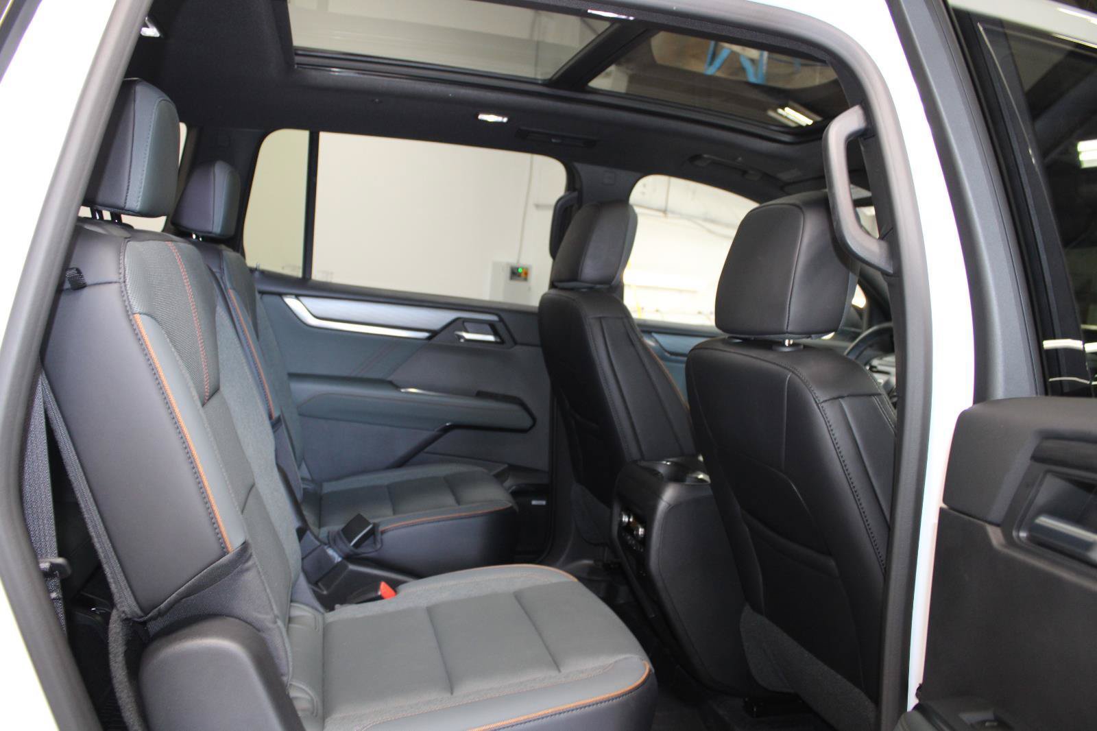 Used 2026 GMC Acadia AT4 w/ Luxury Package AWD/4WD image 22