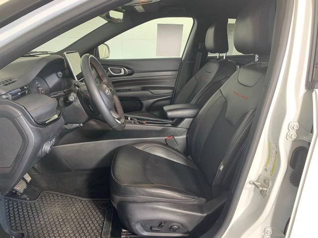 Used 2024 Jeep Compass Trailhawk w/ Trailhawk Convenience Group AWD/4WD image 17