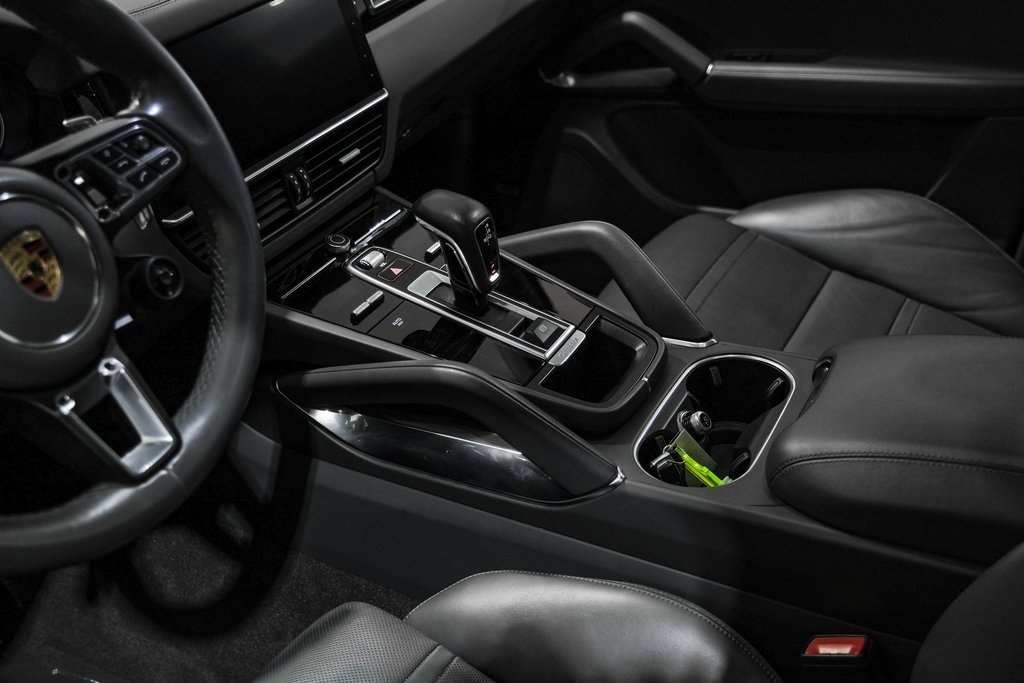 Used 2020 Porsche Cayenne Turbo image 23