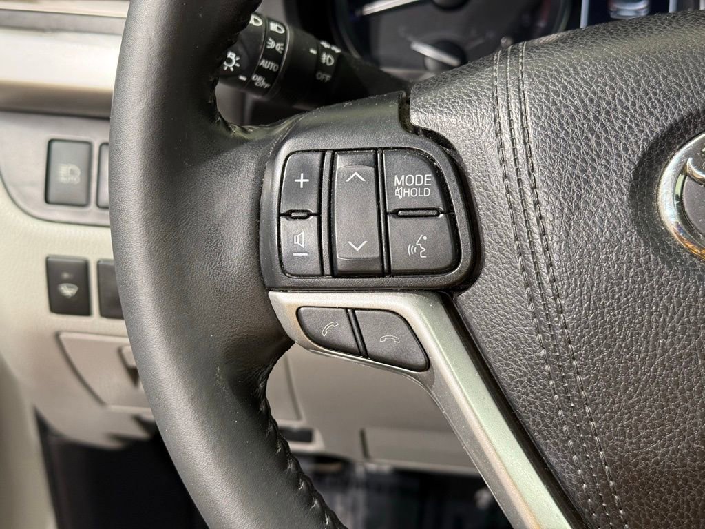 Used 2019 Toyota Highlander XLE image 26