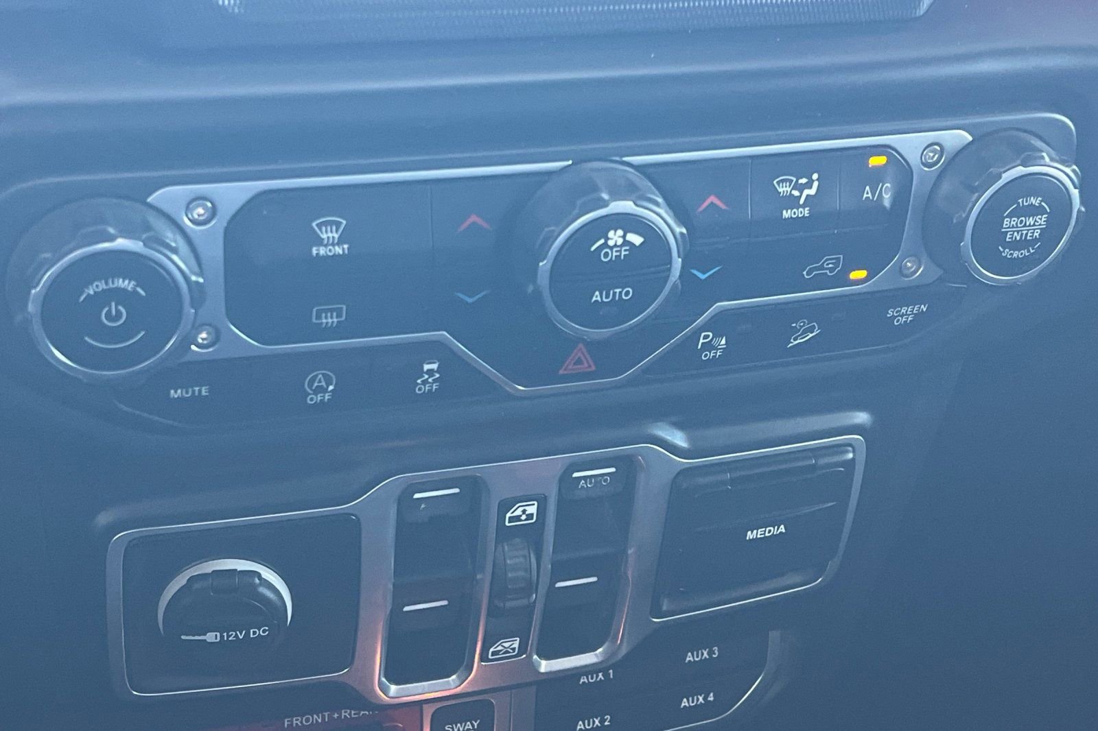 Used 2018 Jeep Wrangler Unlimited Rubicon AWD/4WD image 18