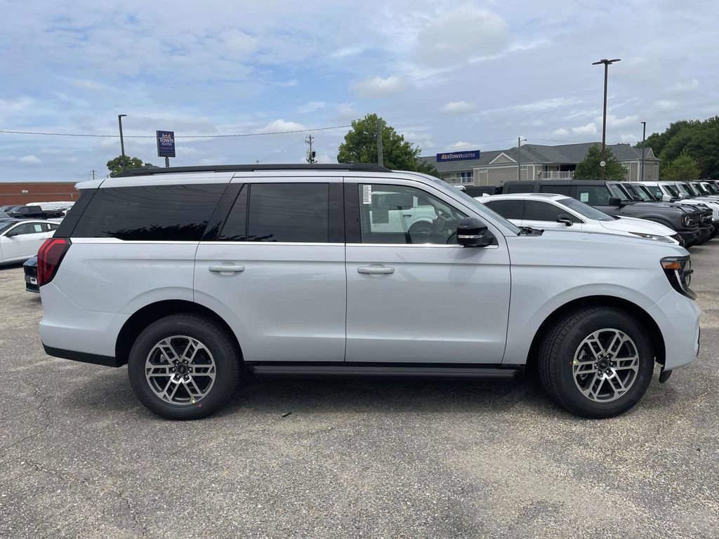 New 2026 Ford Expedition Active RWD video 2