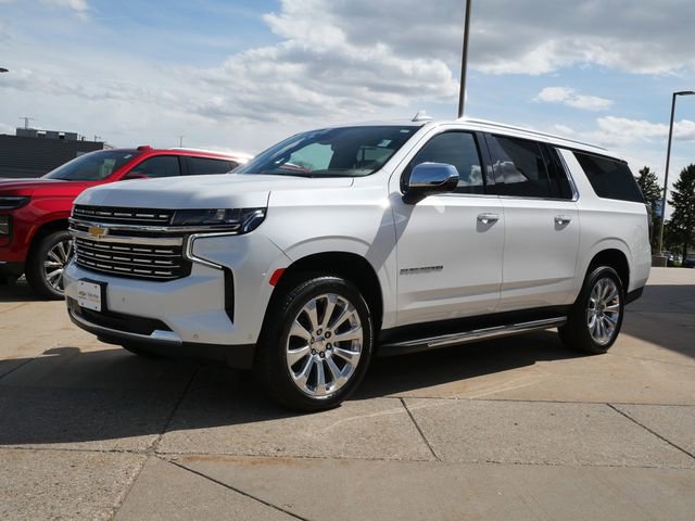 Used 2023 Chevrolet Suburban Premier w/ Advanced Technology Package AWD/4WD image 3