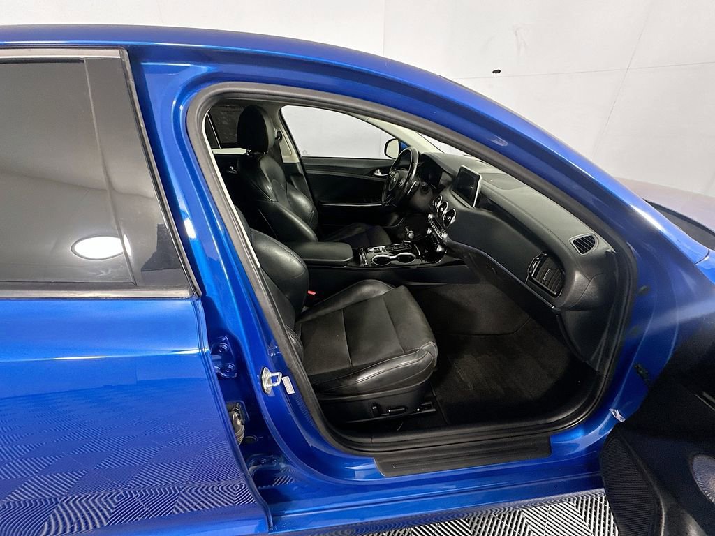 Used 2018 Kia Stinger Premium image 29