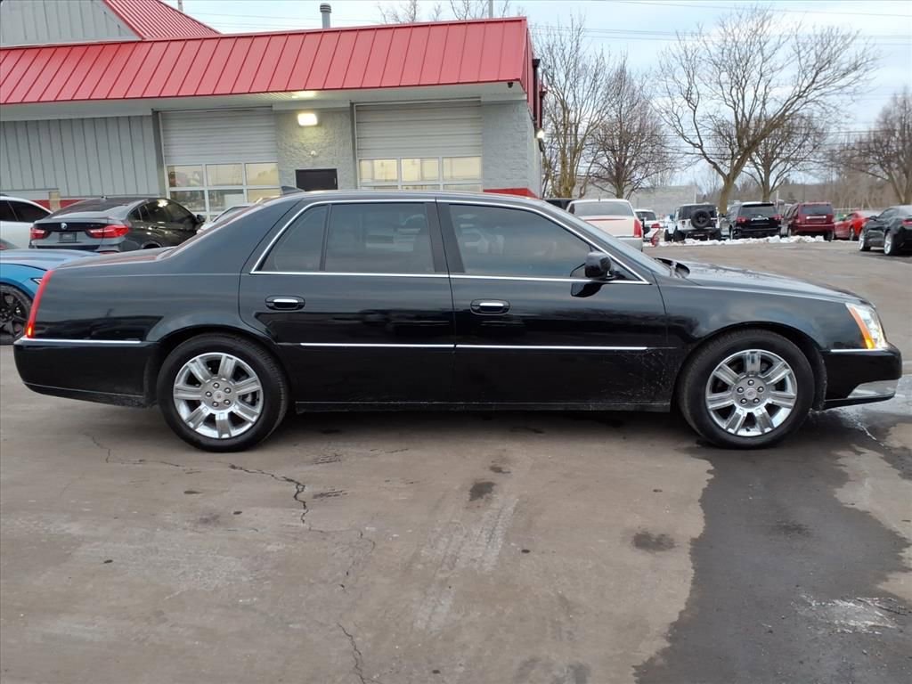 Used 2010 Cadillac DTS Platinum FWD image 6