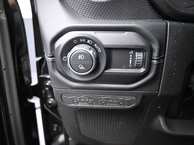 Used 2024 Jeep Gladiator Rubicon w/ Technology Group image 17