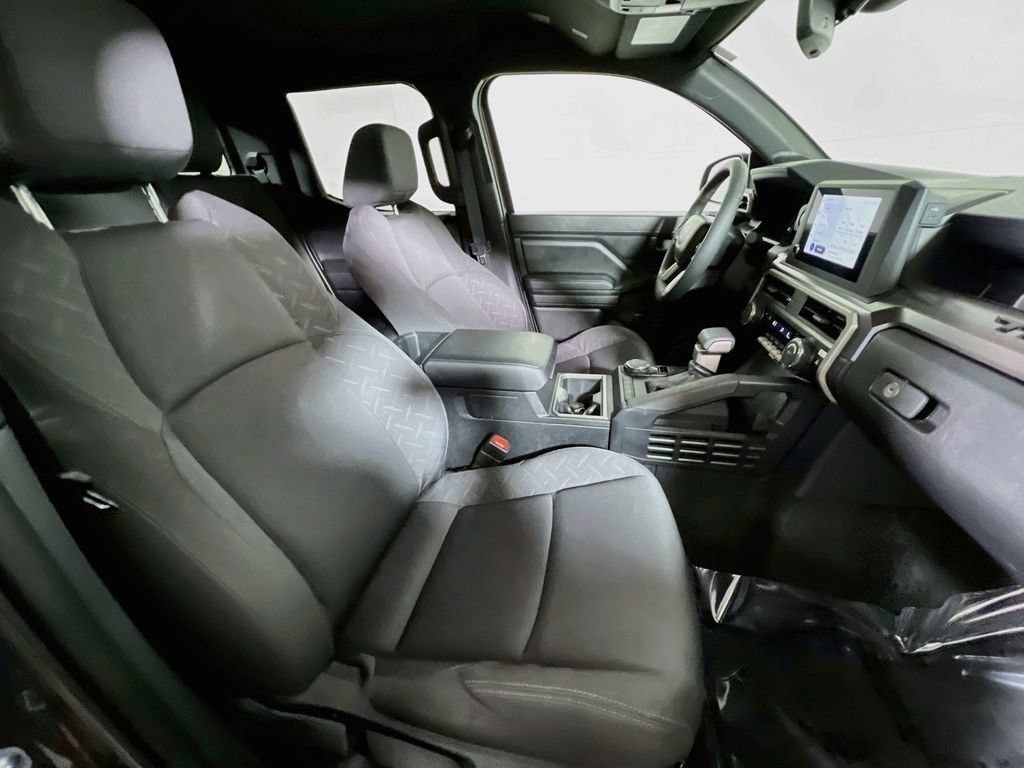 Certified 2025 Toyota Tacoma SR5 AWD/4WD image 24