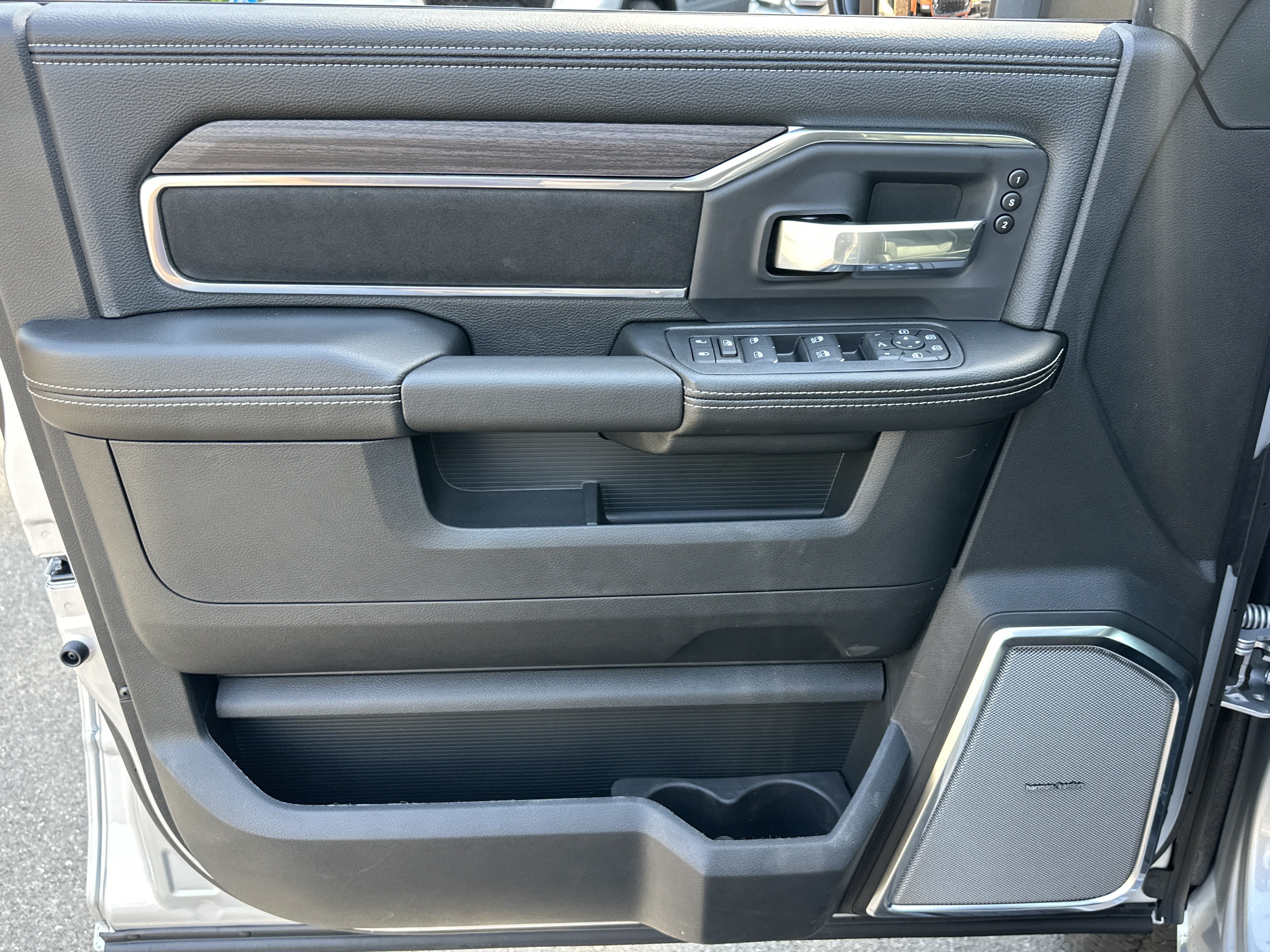 New 2026 RAM 2500 Laramie AWD/4WD image 30