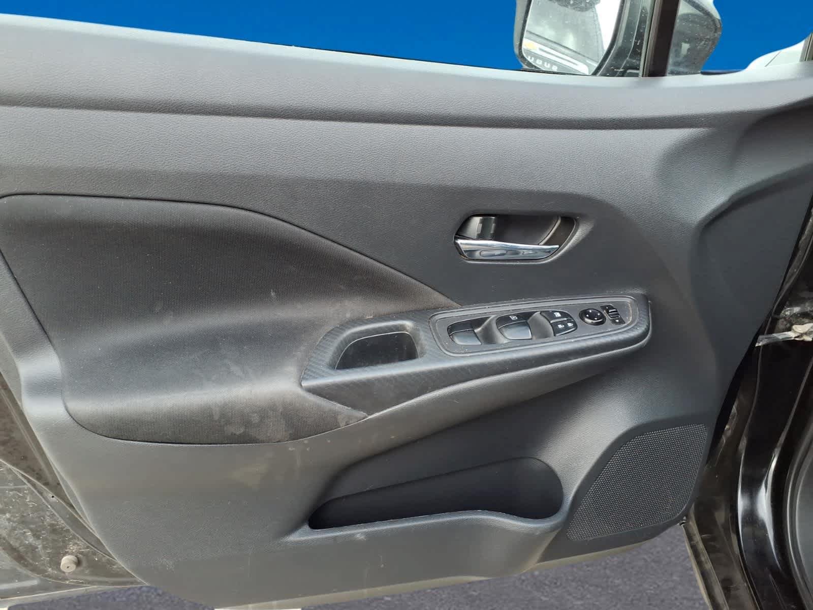Used 2021 Nissan Versa SV FWD image 7