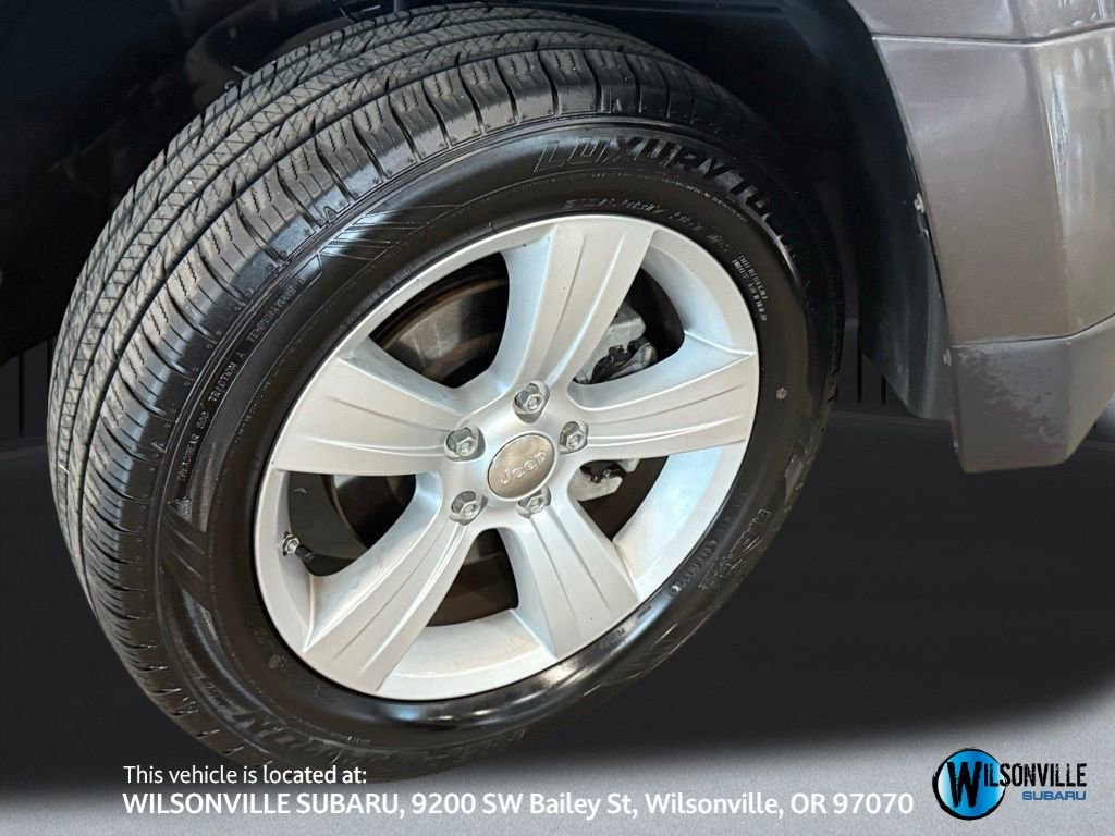 Used 2014 Jeep Patriot Latitude w/ Sun/Sound Group image 18