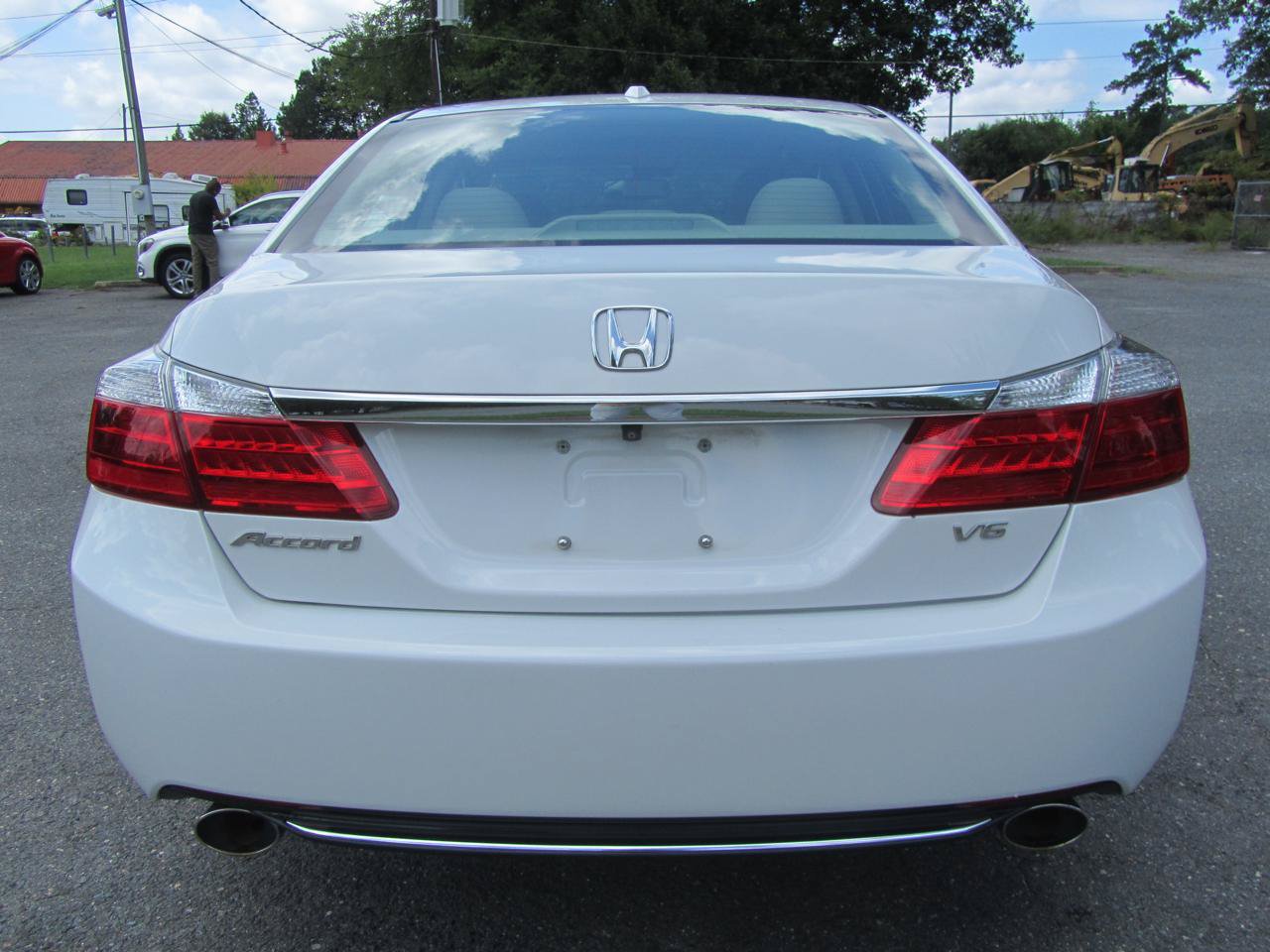 Used 2015 Honda Accord EX-L image 9