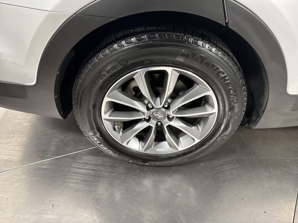 Used 2017 Hyundai Santa Fe SE image 13