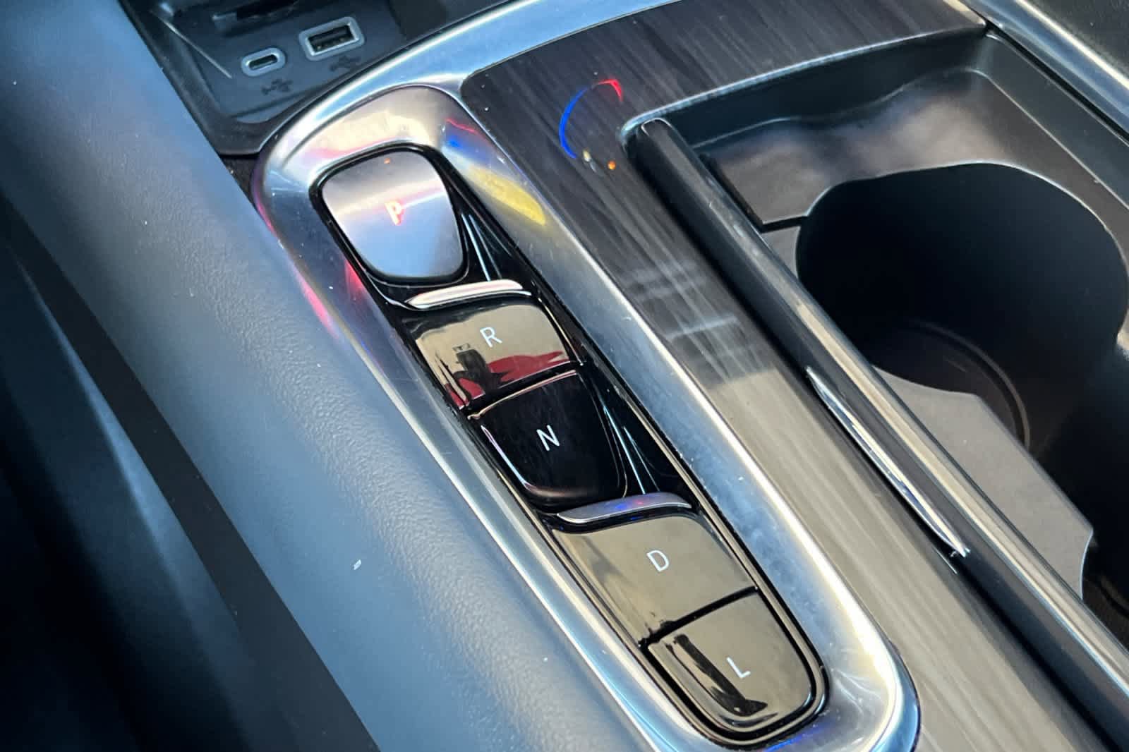 Used 2022 Buick Enclave Essence image 24