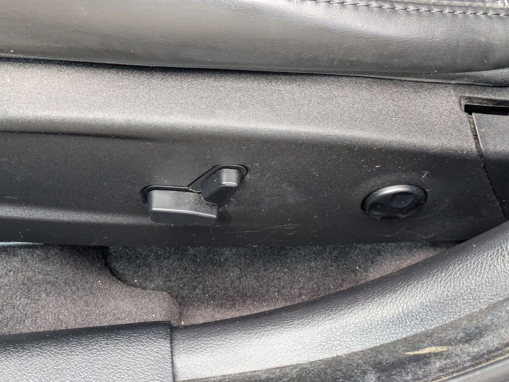 Used 2017 Chrysler 300 Limited w/ Value Package image 19