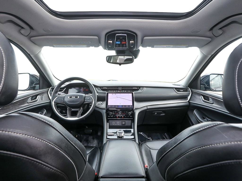 Used 2023 Jeep Grand Cherokee Limited w/ Black Appearance Package image 24