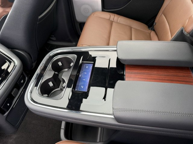 Used 2023 Lincoln Navigator Reserve AWD/4WD image 25
