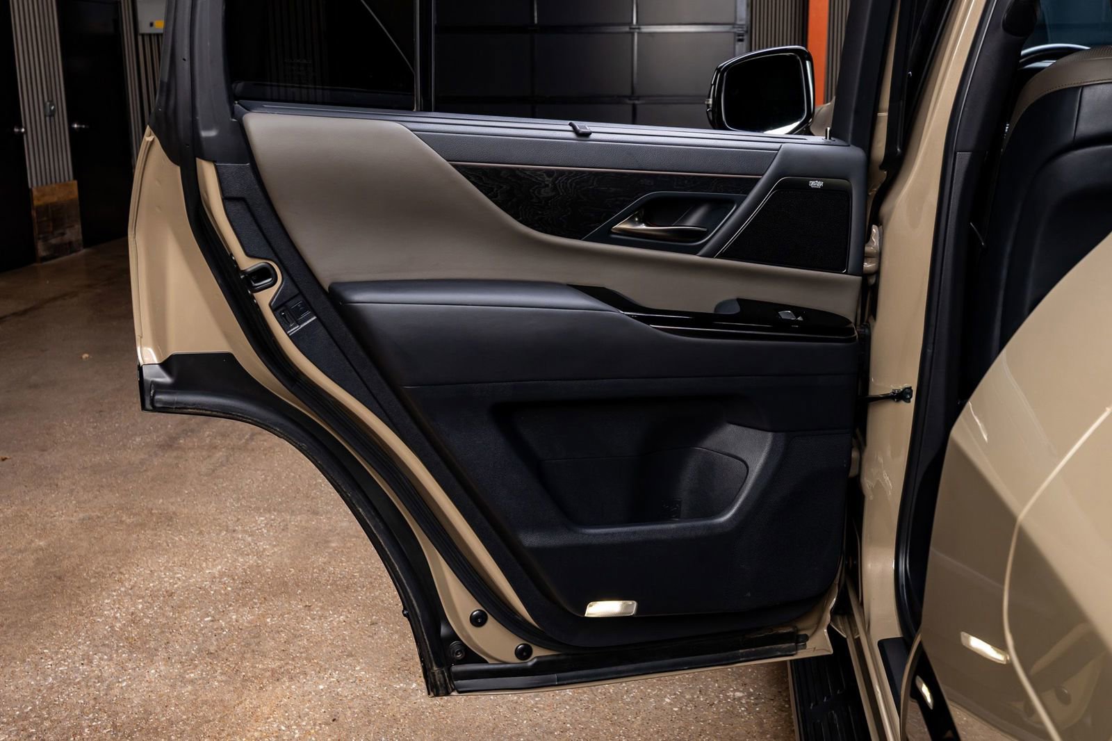 Used 2025 Lexus LX 700h Overtrail image 38