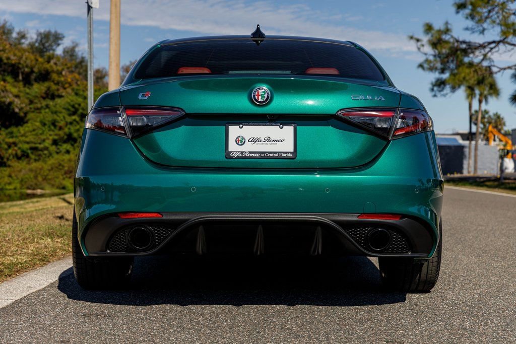 New 2025 Alfa Romeo Giulia w/ Veloce Package Rwd image 9
