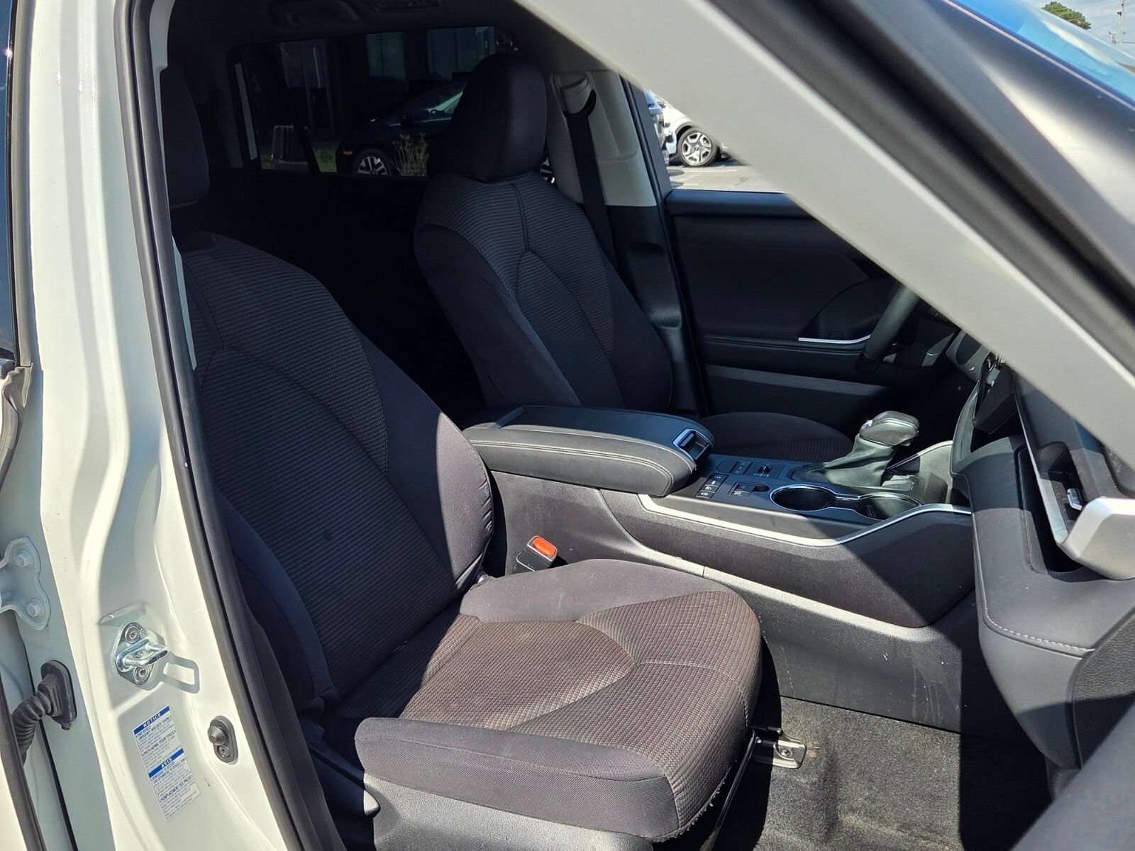Used 2021 Toyota Highlander LE AWD/4WD image 19
