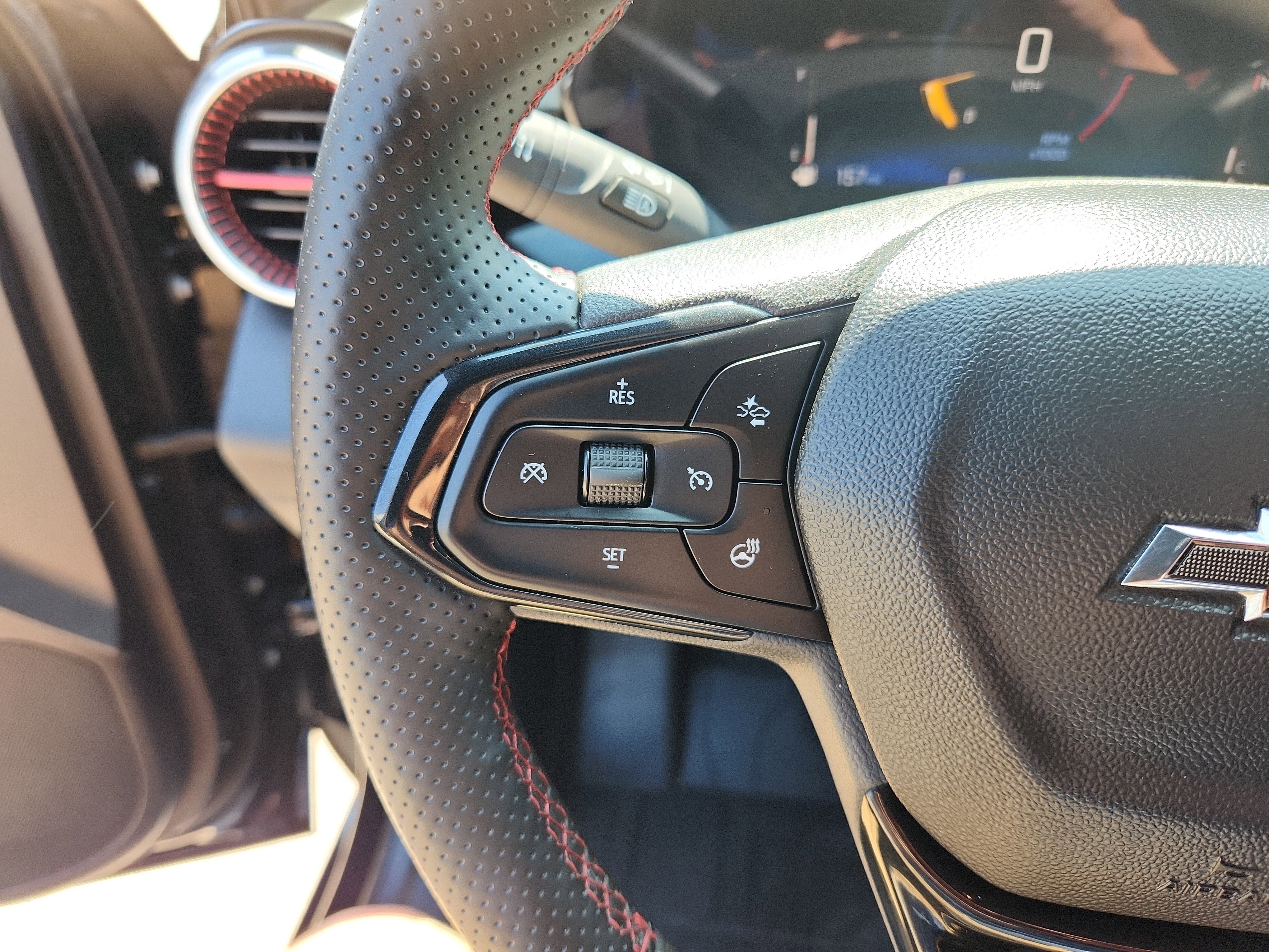 Used 2025 Chevrolet Trax RS w/ Sunroof Package FWD image 27