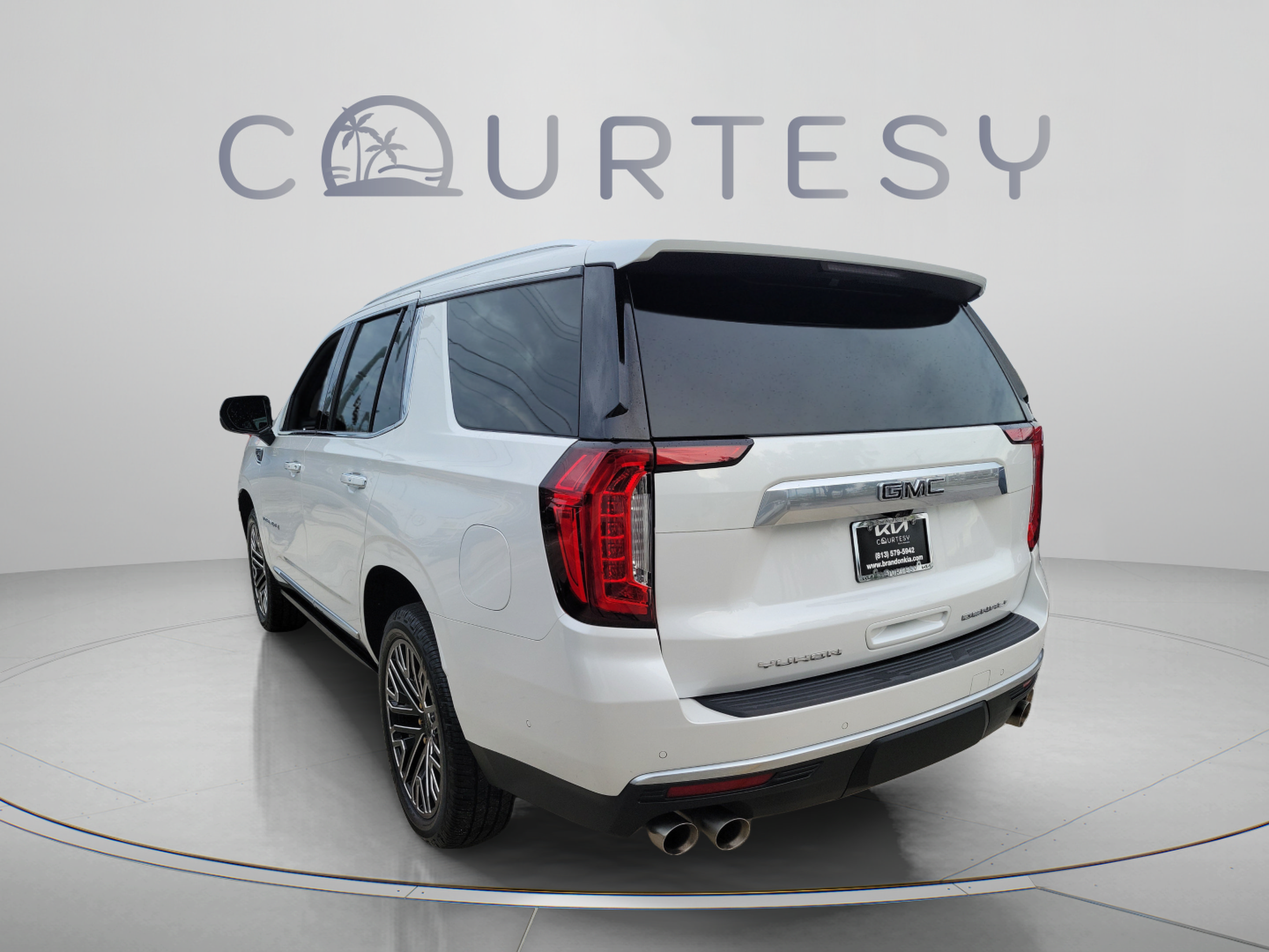 Used 2024 GMC Yukon Denali w/ Advanced Technology Package AWD/4WD image 2