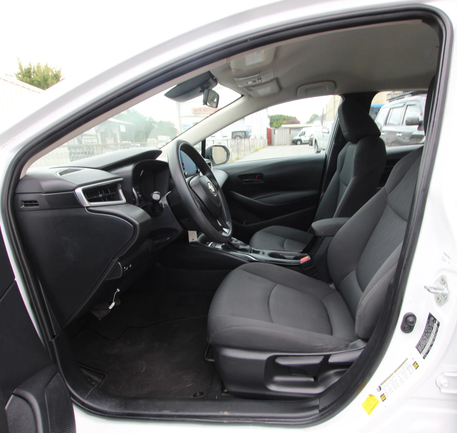 Used 2022 Toyota Corolla LE FWD image 9