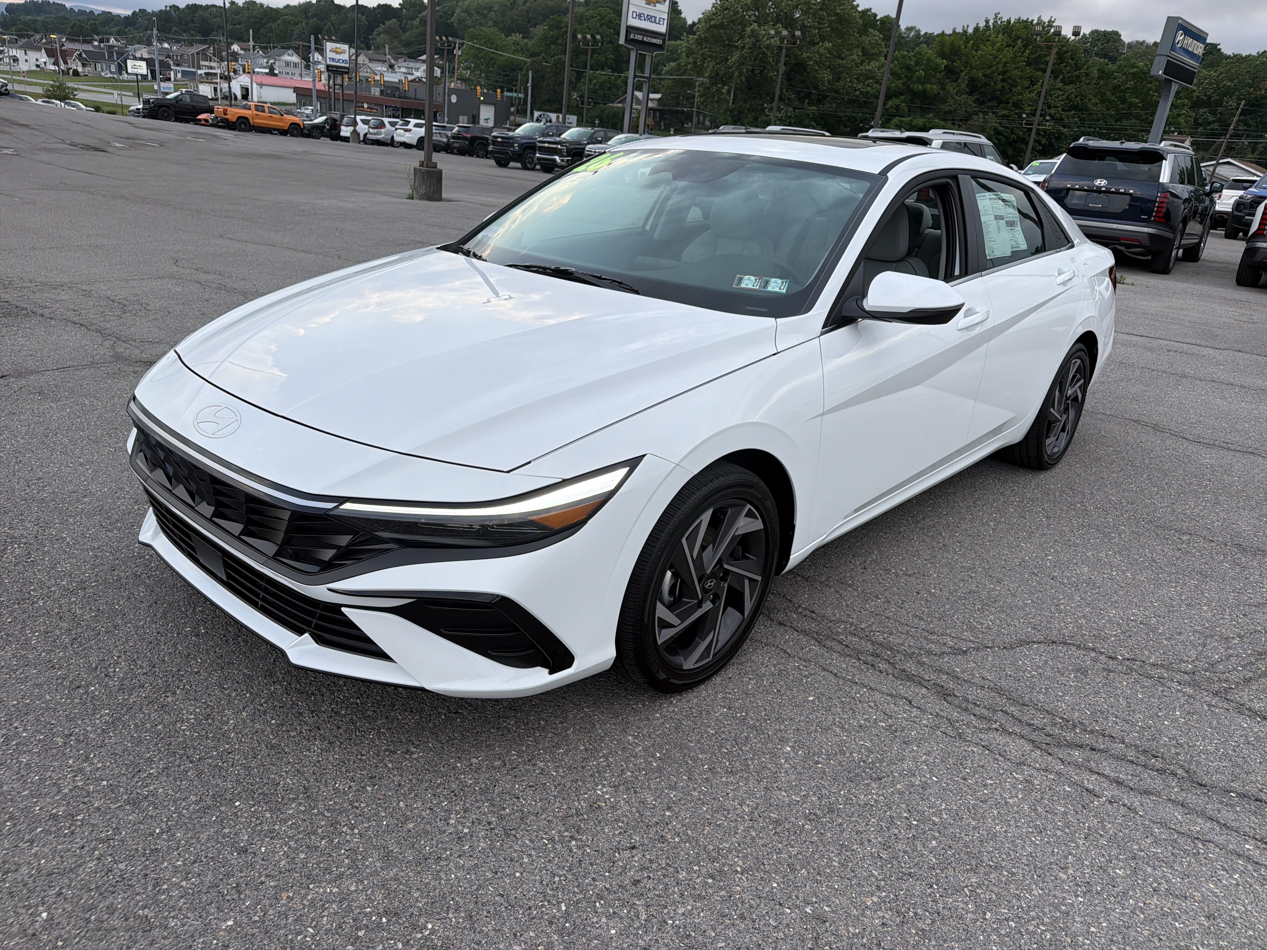 New 2026 Hyundai Elantra Limited w/ Cargo Package FWD image 18