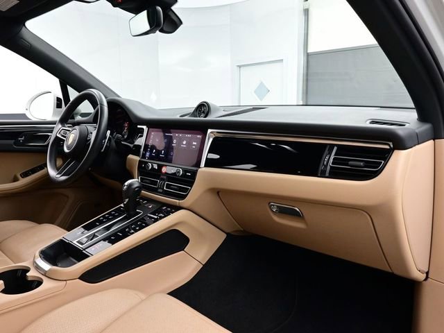 Certified 2023 Porsche Macan image 19