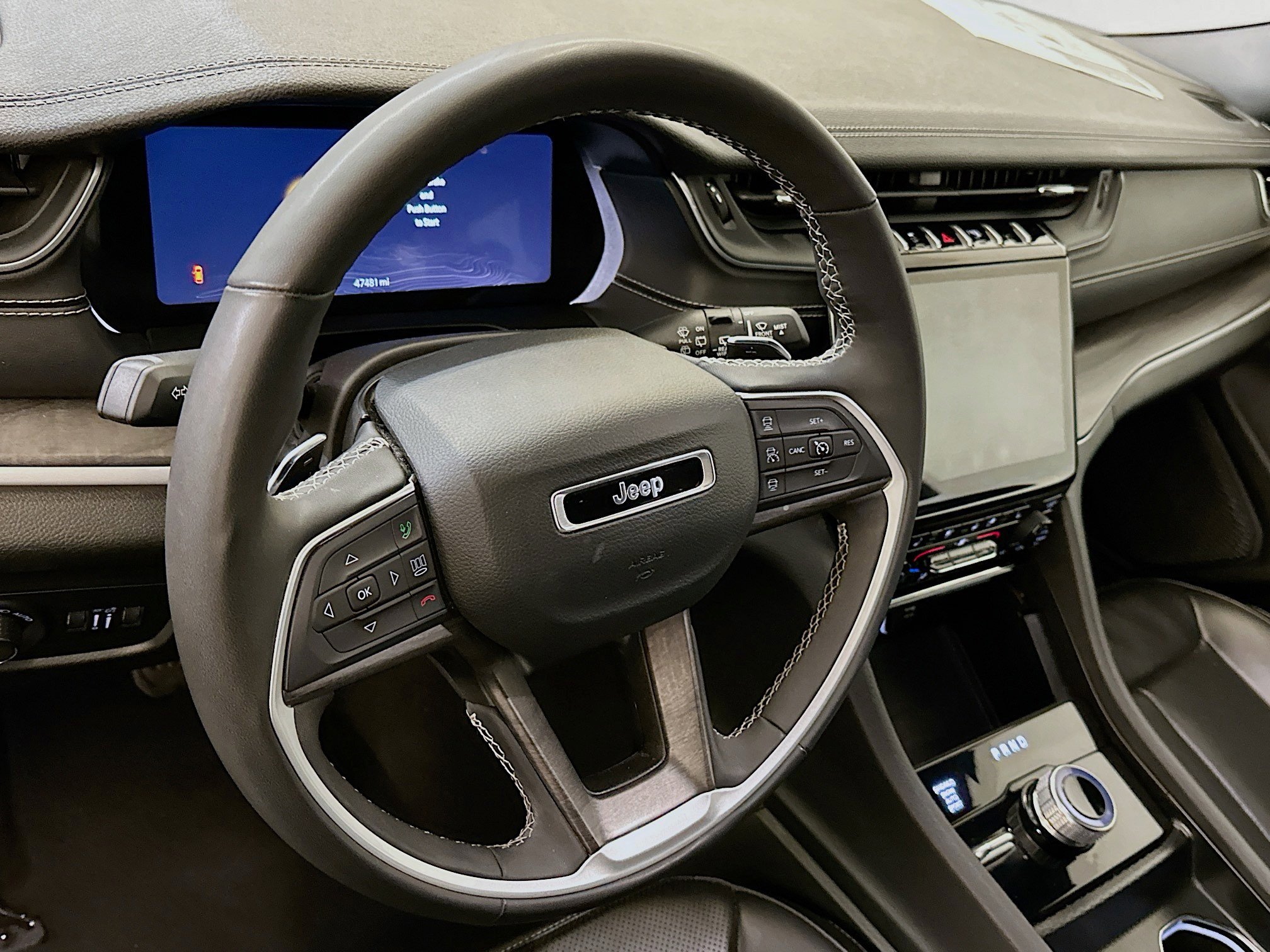 Used 2024 Jeep Grand Cherokee L Limited w/ Luxury Tech Group II image 18