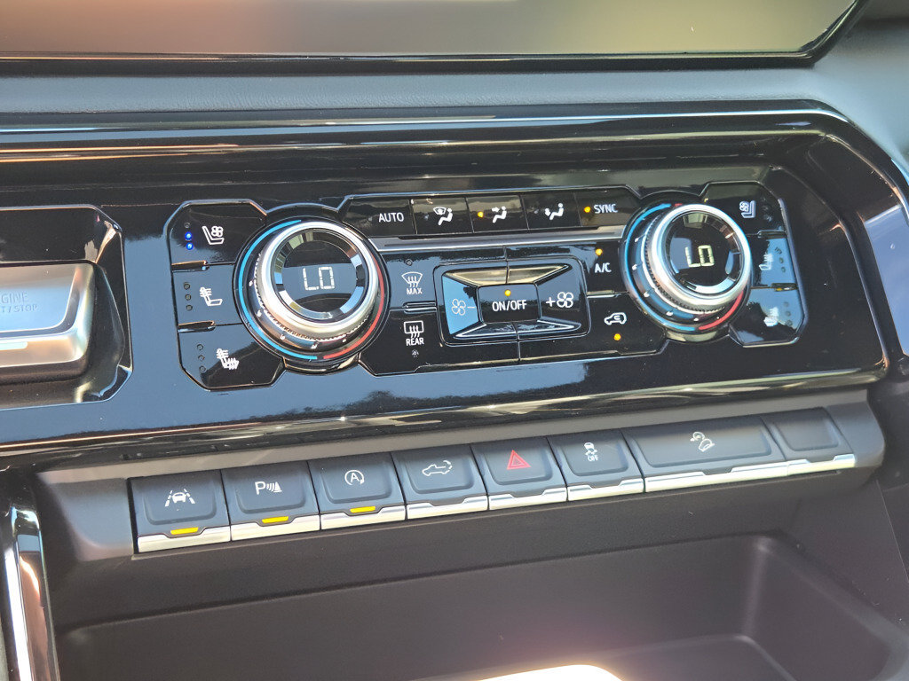 Certified 2025 GMC Sierra 1500 AT4 w/ AT4 Premium Package AWD/4WD image 39