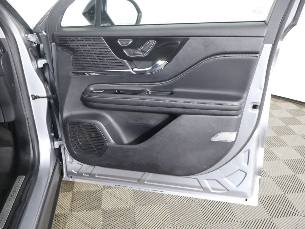 Used 2022 Lincoln Corsair AWD w/ Equipment Group 101A image 24