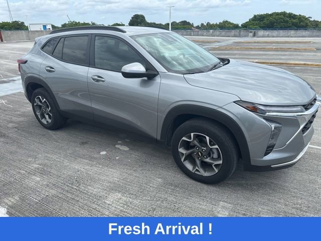 Used 2024 Chevrolet Trax LT FWD image 12