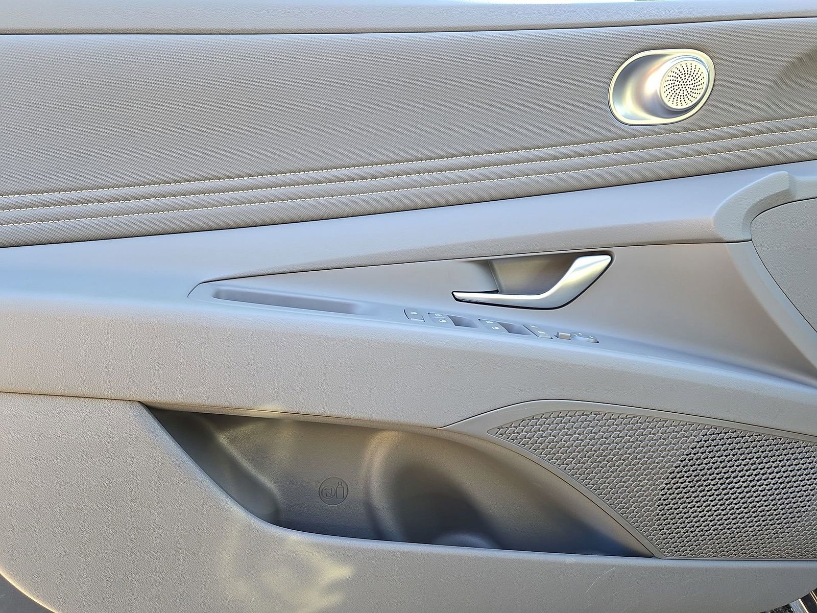 Certified 2025 Hyundai Elantra Sport image 16