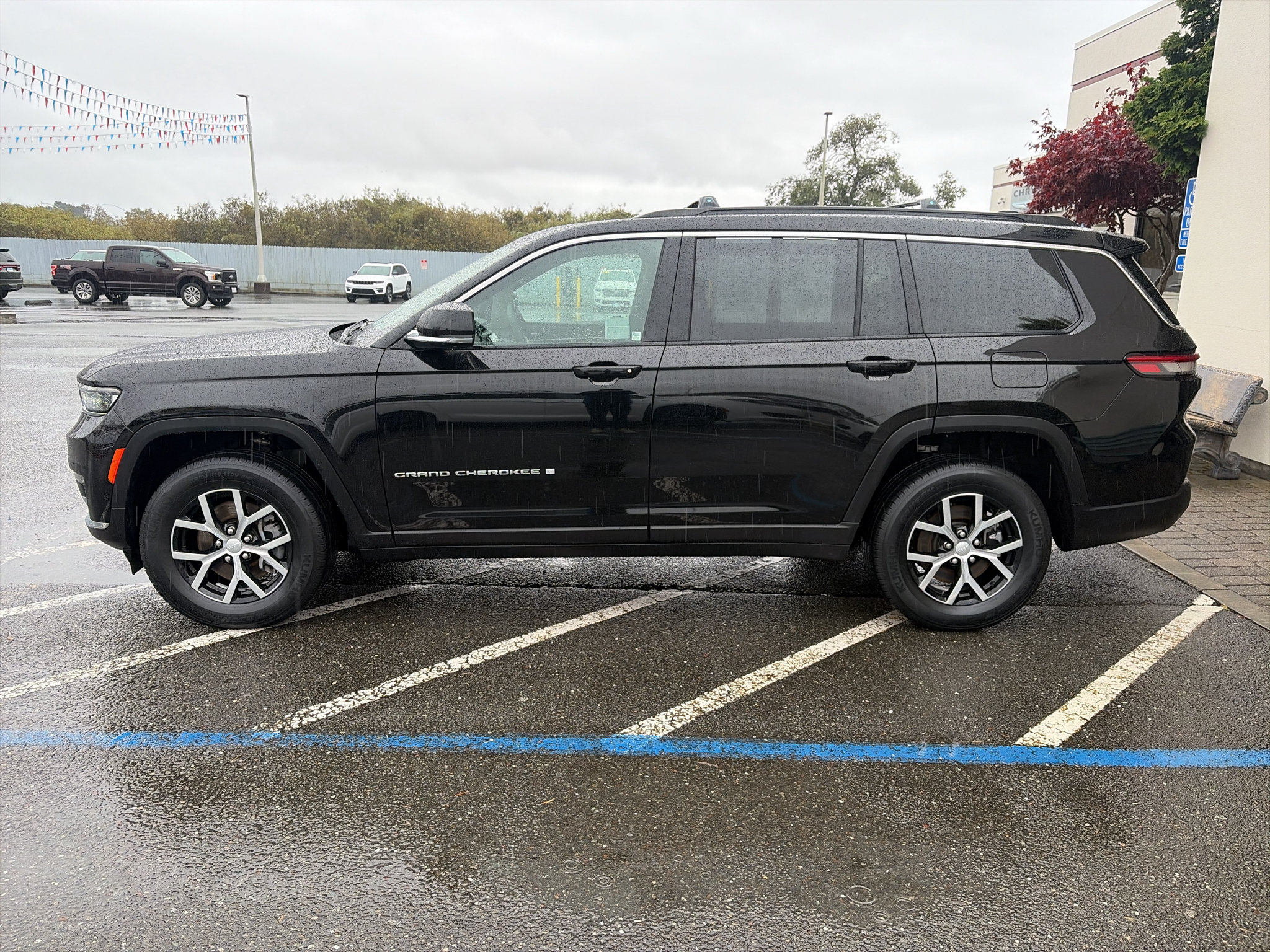 Used 2024 Jeep Grand Cherokee L Limited w/ Luxury Tech Group II AWD/4WD image 4