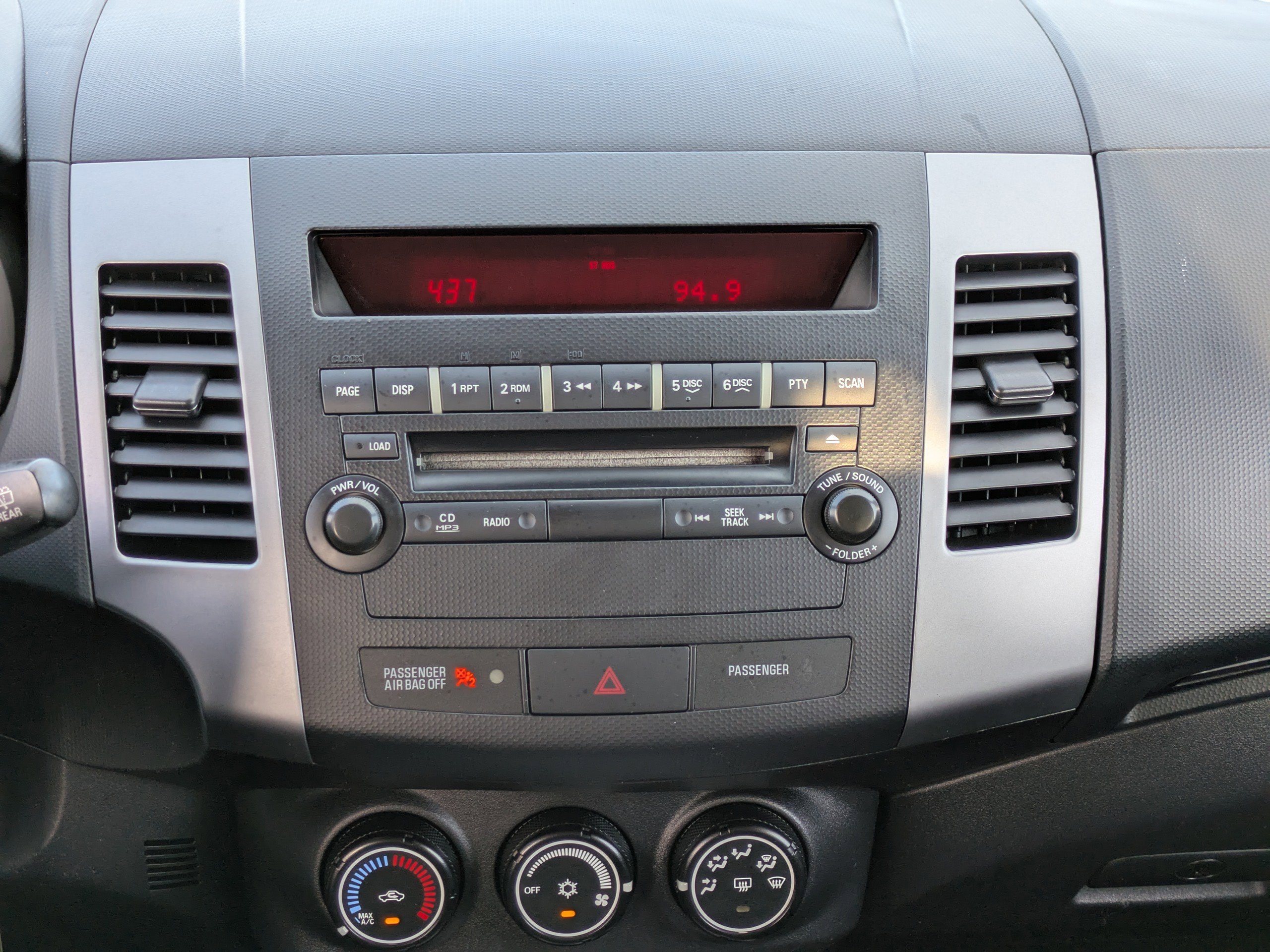 Used 2012 Mitsubishi Outlander ES image 18