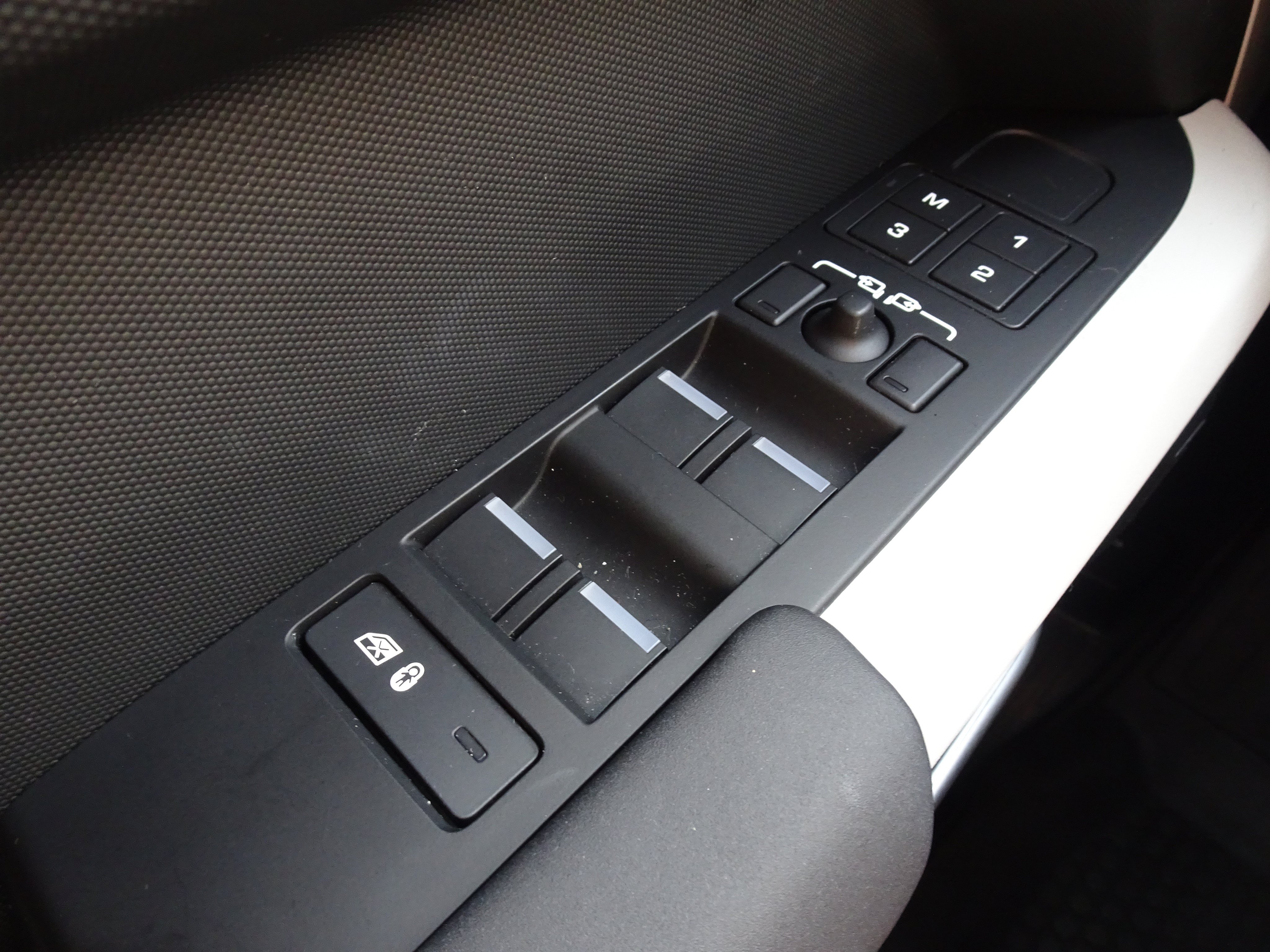 Certified 2024 Land Rover Defender 110 S AWD/4WD image 34
