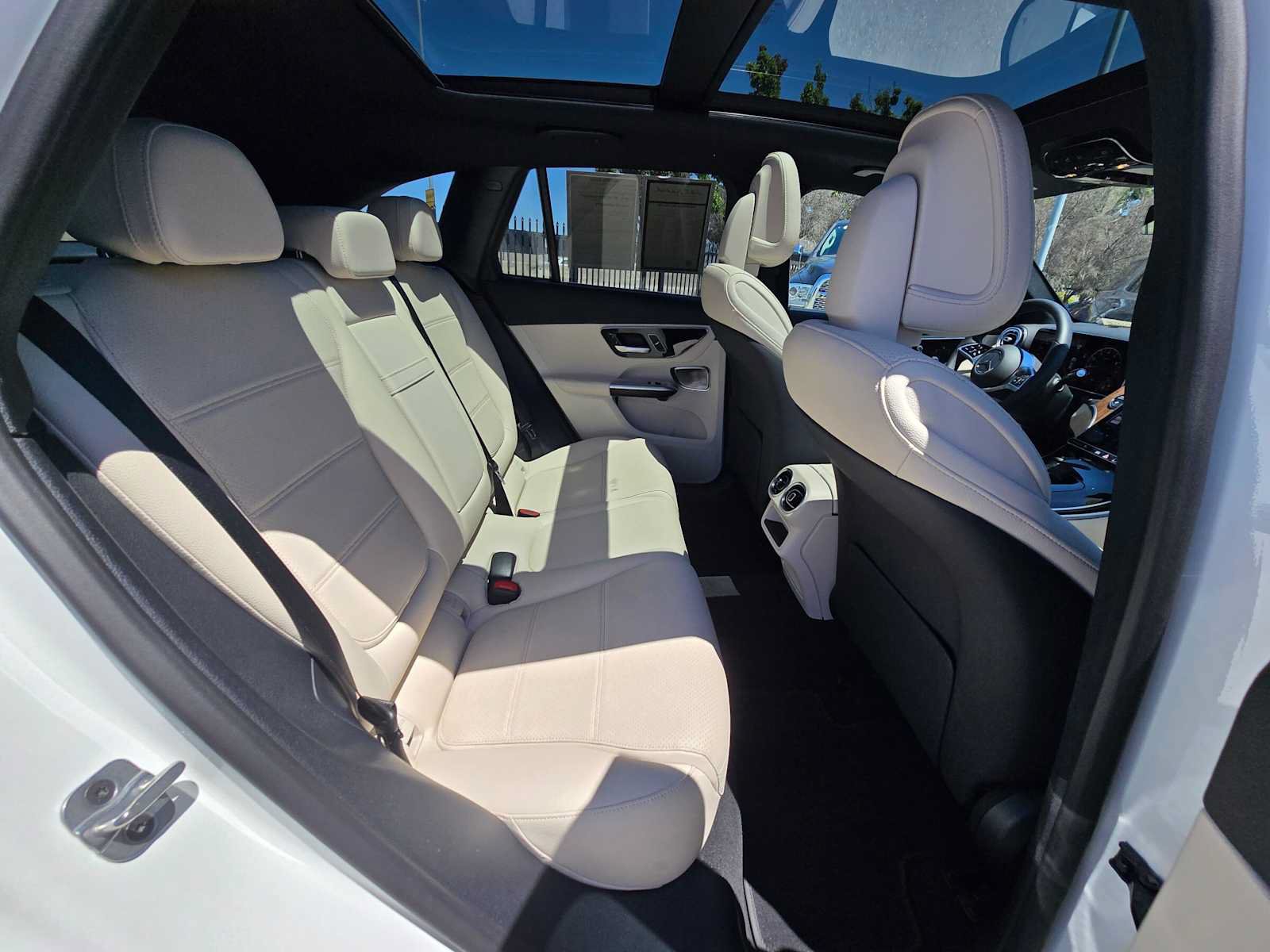 Used 2026 Mercedes-Benz GLC 300 4MATIC image 12