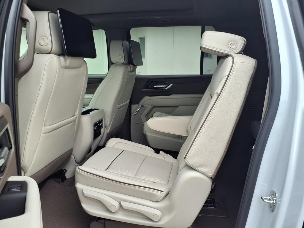 New 2026 GMC Yukon XL Denali w/ Denali Reserve Package AWD/4WD image 8