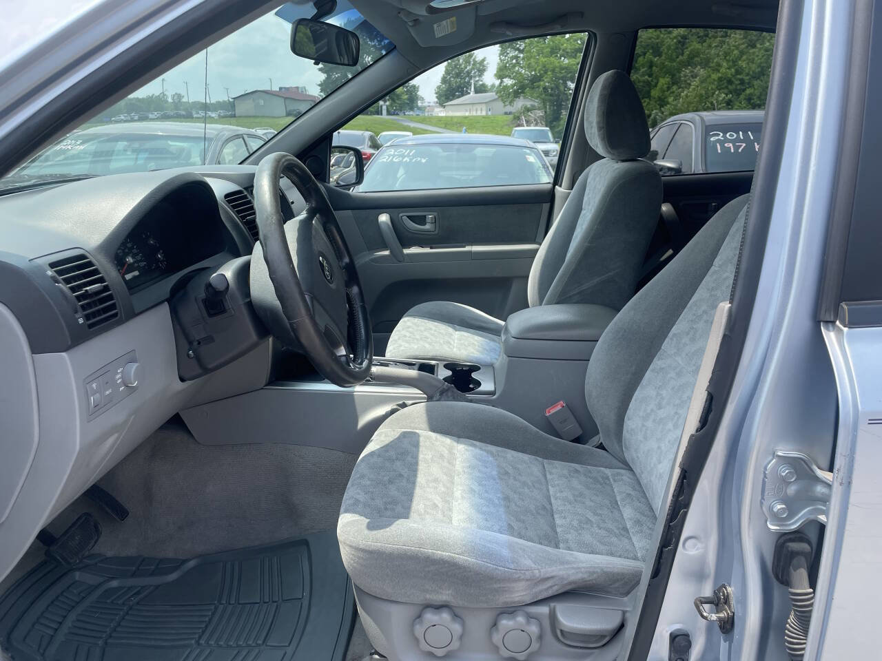 Used 2005 Kia Sorento LX image 10